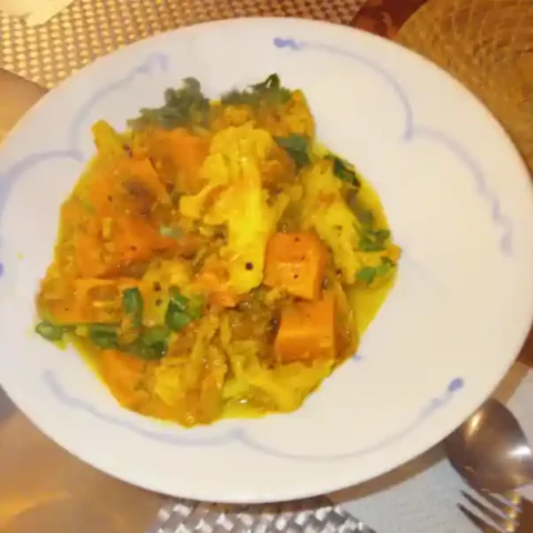 aloo gobi: cauliflower-potato curry